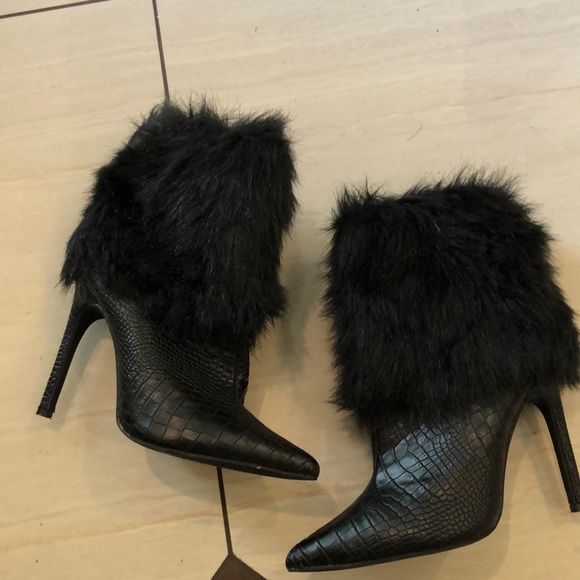 Shoes - Black fur boots